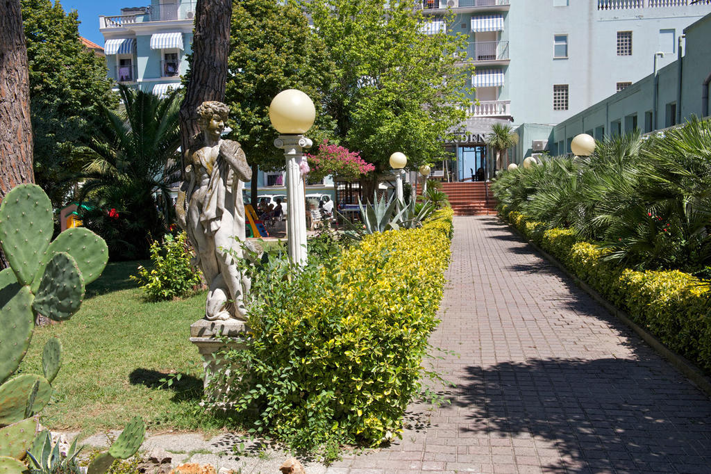 Garden Hotel 3*